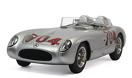 签名版 奔驰300SLR敞篷704号 汽车模型 德国CMC 1：18 银色 M-124